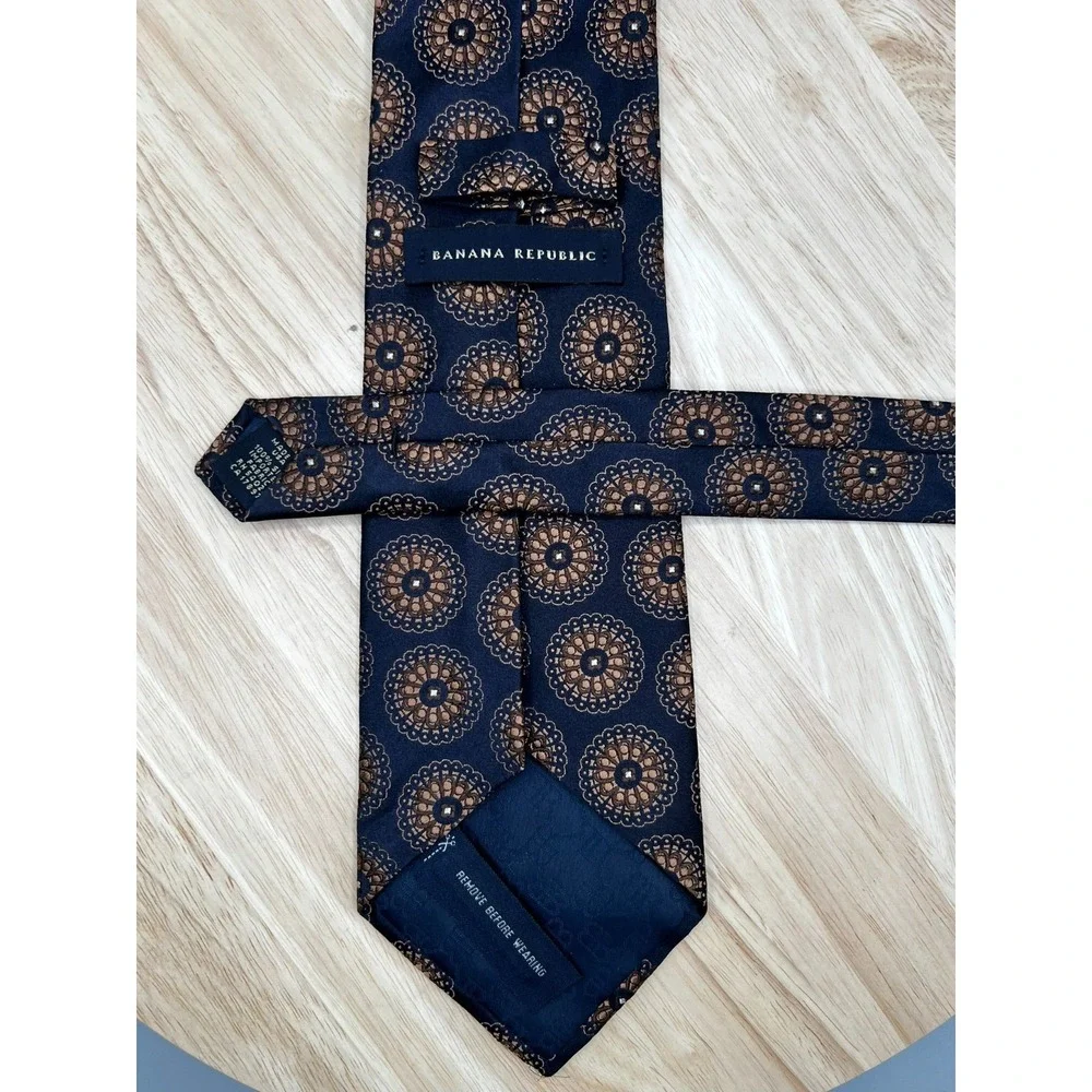 Banana Republic‎ Silk Men's Neck Tie Made In USA W:3.825